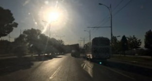 Şasesi kırık kamyonet trafikte tehlike saçtı
