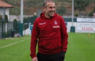 Abdullah Avcı, deplasmanda yüzleri güldürüyor