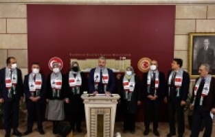 AK Parti'li Turan, İsrail'in Filistin halkını Kovid-19 karşısında ölümle baş başa bıraktığını belirtti