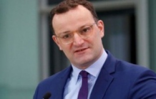 Alman Bakanı Spahn: "Aşının askıya alınması aceleci bir karar"