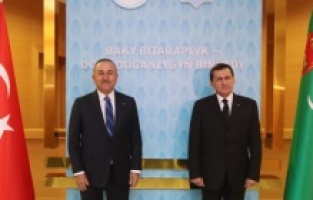 Bakan Çavuşoğlu Türkmenistanlı mevkidaşı Meredov ile görüştü