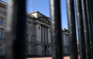 Buckingham Sarayı: Kraliyet ailesi ırk sorununu ele alacak