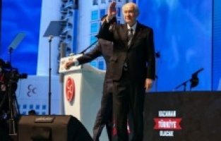 Devlet Bahçeli tek aday olarak girdiği 13. Olağan Büyük Kurultayda yeniden genel başkan seçildi.