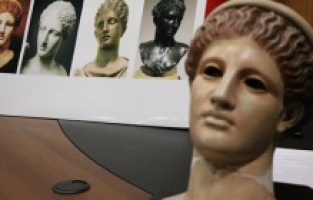 Eşi benzeri yok 'Mitolojik tanrıça Artemis'