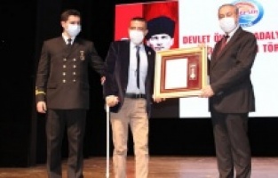 Mersin’de 5 şehit ailesi ile 6 gaziye ‘Devlet Övünç Madalyası’ verildi