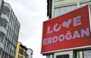 New York'taki FETÖ propagandasına Yıldırım cevap