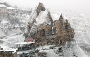 Peribacaları beyaza büründü: Ortaya nefes kesen görüntüler çıktı