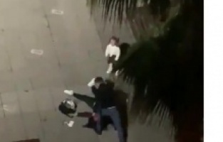 Samsun’da dehşet anları: Çocuğunun gözü önünde defalarca tekmeledi