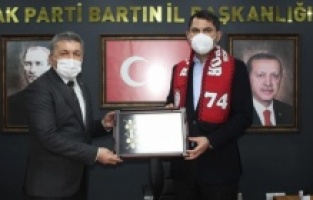 “Stop Erdoğan” ilanlarına Bakan Kurum’dan “Non-stop Erdoğan” yanıtı