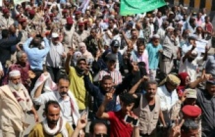 Yemen’de halk hükümet sarayını bastı
