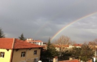 Yılın ilk gökkuşağı görenleri mest etti