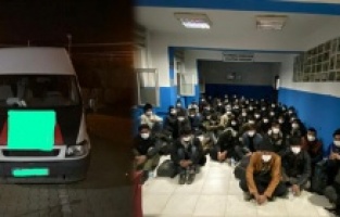 15 kişilik minibüsten 68 düzensiz göçmen çıktı