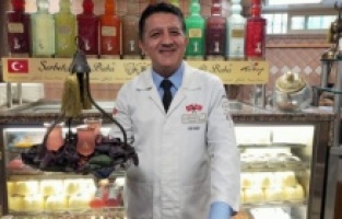 600 yıllık tarifleri tercüme ettirdi, 48 çeşit şerbet üretti