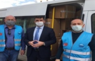 900 çocuğa bayramlık kıyafet hediye edildi