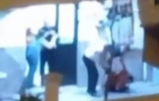 Antalya'da çatallı mahalle kavgası kamerada