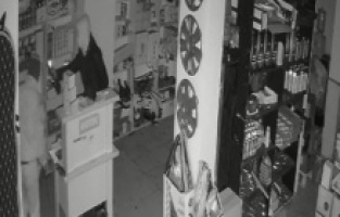 Aynı oto tamirhanesini 2 kere soydular binlerce liralık ürün çaldılar