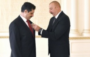 Azerbaycan Cumhurbaşkanı Aliyev, Türkiye'nin Bakü Büyükelçisi Özoral'a 'Dostluk Nişanı' takdim etti