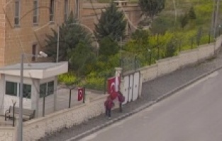 Batman da çocukların bayrağa olan saygı ve sevgisi