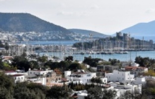 "Salgının küresel turizm üzerindeki etkisi bu yıl da devam ediyor"