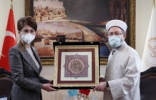 Diyanet İşleri Başkanı Erbaş, Kazakistanlı Bakan Balayeva'yı ağırladı.