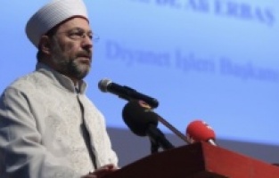 Diyanet İşleri Başkanı Erbaş'tan teravih namazı açıklaması!