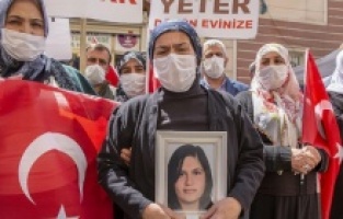 Diyarbakır annelerinin oturma eylemine bir aile daha katıldı