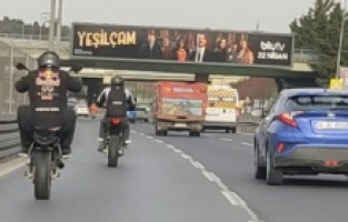 Trafik canavarları E-5'de, motosikletleri ile şov yaptılar