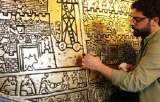 Elazığlı usta 4 bin yıllık Harput kabartmasını oyma sanatıyla ahşaba işledi