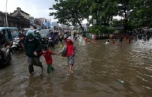 Endonezya'da sel felaketi: 20 ölü