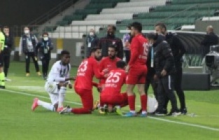 TFF1Lig Futbolculardan sahada iftar