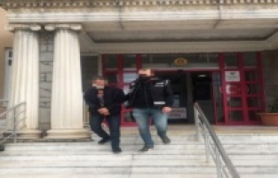 Gurbetçinin hesabından para çektikleri iddia edildi, serbest kaldılar