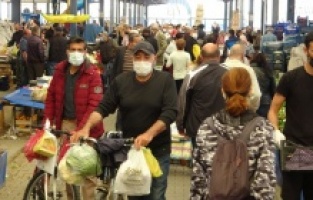 Halk pazarında kurallar hiçe sayıldı