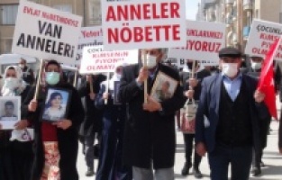 HDP'li kadının Vanlı annelere gülmesine büyük tepki yağdı