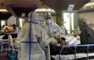 Hindistan'da Kovid-19 salgınında günlük vaka sayısı 261 bini aştı