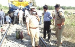 Hindistan'da yolcu treni kamyona çarptı: en az 5 ölü