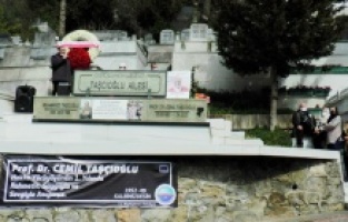 “Hocaların Hocası” Cemil Taşçıoğlu vefatının 1. yıl dönümünde kabri başında anıldı