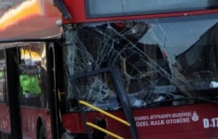 İETT otobüsü kaza yaptı; 1 ölü 1 yaralı