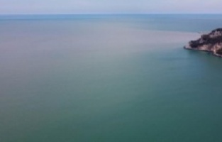 Irmak denizin rengini değiştirdi