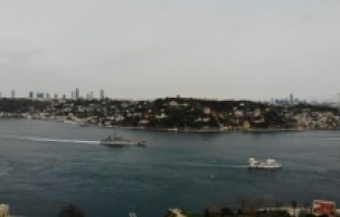 Rusya'ya ait 2 savaş gemisi İstanbul Boğazı`ndan geçiş yaptı.