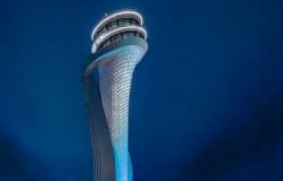 İstanbul Havalimanı'nın ödüllü kulesinin ışıkları da maviye döndü..