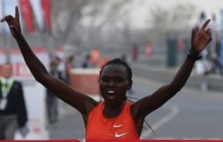 İstanbul Yarı Maratonu'nda Kenyalı atlet Chepngetich'ten dünya rekoru
