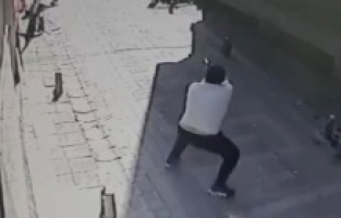 İstanbul Kağıthane'de silahlı dehşet kamerada