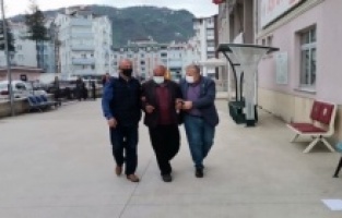 Kaymakam, aşı yaptıracak görme engelli vatandaşa araç tahsis etti