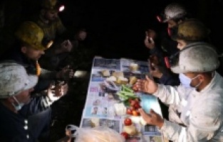 "Ailemle ilk sahurumu geçirmek isterdim, nasip değilmiş. İlk sahurumu yer altında yaptım."