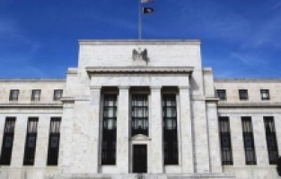 Küresel piyasalar Fed'in toplantı tutanaklarını ve verilerini inceliyor.