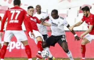 Lider Beşiktaş Sivas spora deplasmanda takıldı.