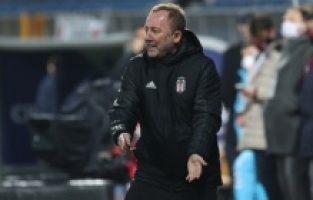 Kara Kartallar, şampiyonluk yürüyüşünü sürdürüyor