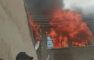 Mülteci ailenin evi alevlere böyle teslim oldu