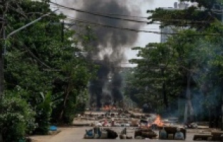 Myanmar'da güvenlik güçlerinin protestoculara müdahalesi sonucu ölenlerin sayısı 745'e yükseldi