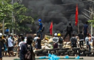 Myanmar'da güvenlik güçlerinin silahlı müdahalesiyle ölen sivillerin sayısı 726'ya çıktı